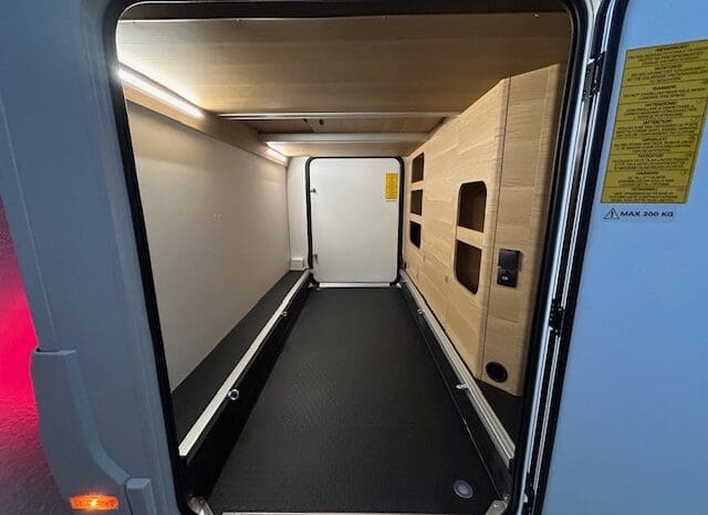 ADRIA SONIC PLUS 700 SL GARAGE LETTI GEMELLI GAMMA 2025 FARI LED E UCONNECT 10″ pieno