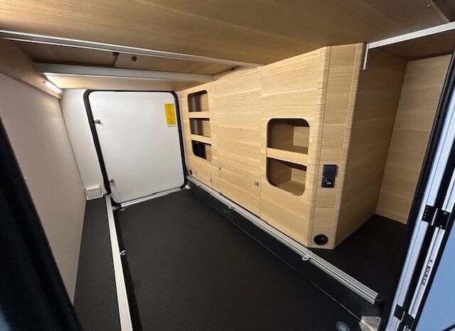 ADRIA SONIC PLUS 700 SL GARAGE LETTI GEMELLI GAMMA 2025 FARI LED E UCONNECT 10″ pieno