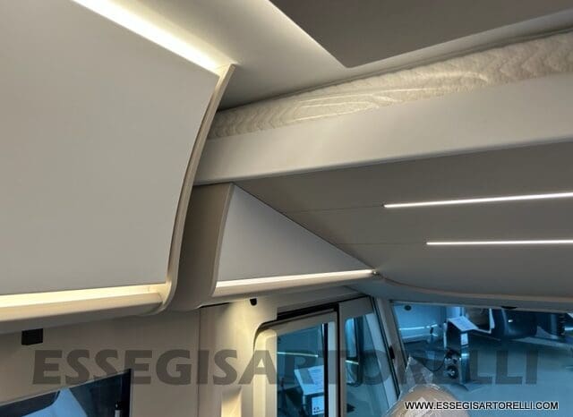 ADRIA SONIC PLUS 700 SL GARAGE LETTI GEMELLI GAMMA 2025 FARI LED E UCONNECT 10″ pieno