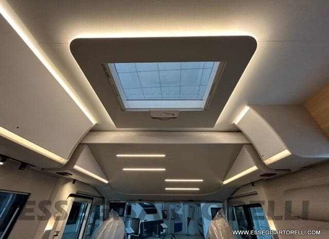 ADRIA SONIC PLUS 700 SL GARAGE LETTI GEMELLI GAMMA 2025 FARI LED E UCONNECT 10″ pieno