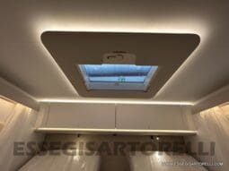 ADRIA SONIC PLUS 700 SL GARAGE LETTI GEMELLI GAMMA 2025 FARI LED E UCONNECT 10″ pieno
