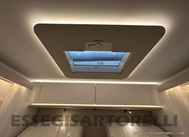 ADRIA SONIC PLUS 700 SL GARAGE LETTI GEMELLI GAMMA 2025 FARI LED E UCONNECT 10″ pieno