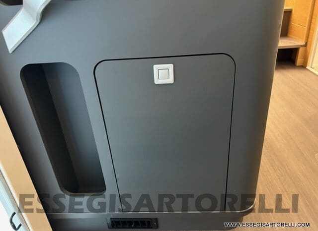 ADRIA SONIC PLUS 700 SL GARAGE LETTI GEMELLI GAMMA 2025 FARI LED E UCONNECT 10″ pieno