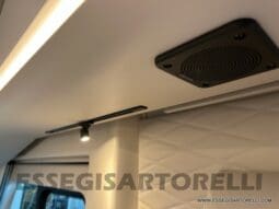 ADRIA SONIC PLUS 700 SL GARAGE LETTI GEMELLI GAMMA 2025 FARI LED E UCONNECT 10″ pieno