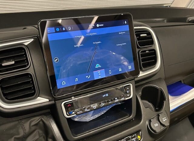 ADRIA SONIC PLUS 700 SL GARAGE LETTI GEMELLI GAMMA 2025 FARI LED E UCONNECT 10″ pieno