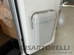 ADRIA SONIC PLUS 700 SL GARAGE LETTI GEMELLI GAMMA 2025 FARI LED E UCONNECT 10″ pieno