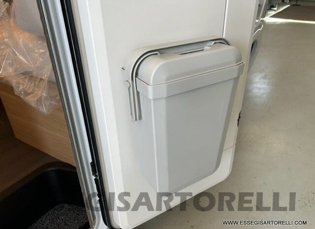 ADRIA SONIC PLUS 700 SL GARAGE LETTI GEMELLI GAMMA 2025 FARI LED E UCONNECT 10″ pieno