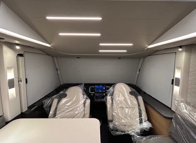 ADRIA SONIC PLUS 700 SL GARAGE LETTI GEMELLI GAMMA 2025 FARI LED E UCONNECT 10″ pieno