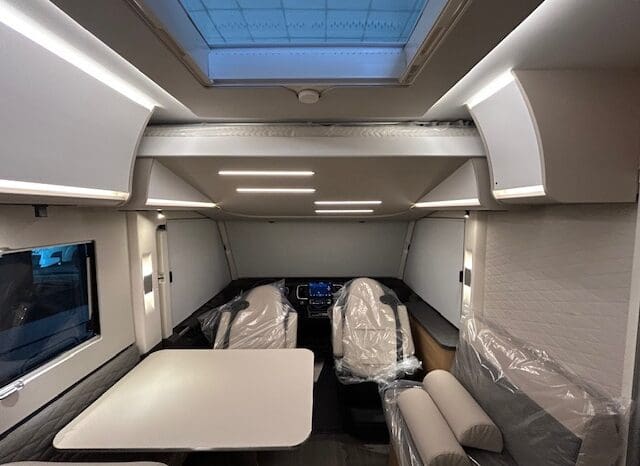 ADRIA SONIC PLUS 700 SL GARAGE LETTI GEMELLI GAMMA 2025 FARI LED E UCONNECT 10″ pieno