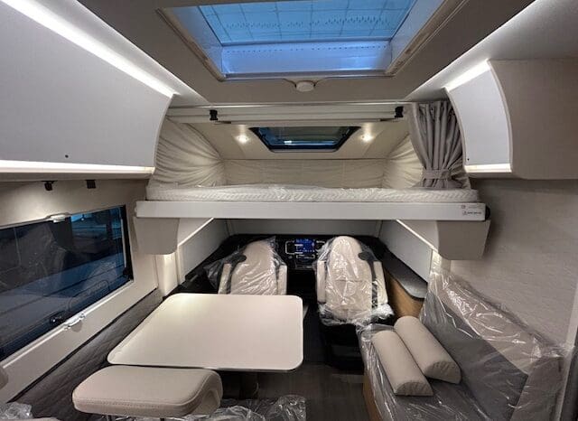 ADRIA SONIC PLUS 700 SL GARAGE LETTI GEMELLI GAMMA 2025 FARI LED E UCONNECT 10″ pieno