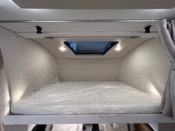 ADRIA SONIC PLUS 700 SL GARAGE LETTI GEMELLI GAMMA 2025 FARI LED E UCONNECT 10″ pieno