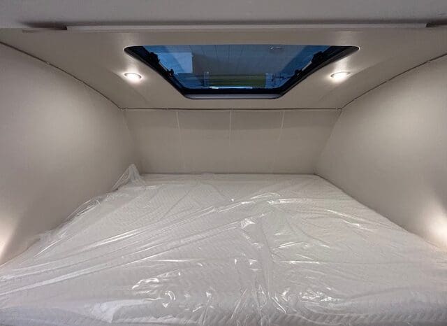 ADRIA SONIC PLUS 700 SL GARAGE LETTI GEMELLI GAMMA 2025 FARI LED E UCONNECT 10″ pieno