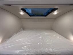 ADRIA SONIC PLUS 700 SL GARAGE LETTI GEMELLI GAMMA 2025 FARI LED E UCONNECT 10″ pieno