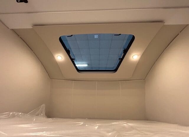 ADRIA SONIC PLUS 700 SL GARAGE LETTI GEMELLI GAMMA 2025 FARI LED E UCONNECT 10″ pieno