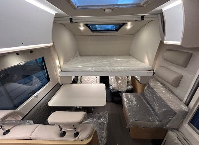 ADRIA SONIC PLUS 700 SL GARAGE LETTI GEMELLI GAMMA 2025 FARI LED E UCONNECT 10″ pieno