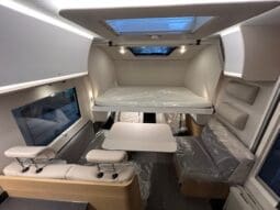 ADRIA SONIC PLUS 700 SL GARAGE LETTI GEMELLI GAMMA 2025 FARI LED E UCONNECT 10″ pieno