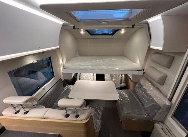 ADRIA SONIC PLUS 700 SL GARAGE LETTI GEMELLI GAMMA 2025 FARI LED E UCONNECT 10″ pieno