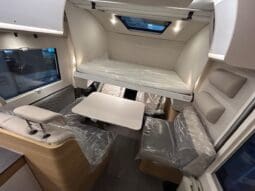 ADRIA SONIC PLUS 700 SL GARAGE LETTI GEMELLI GAMMA 2025 FARI LED E UCONNECT 10″ pieno