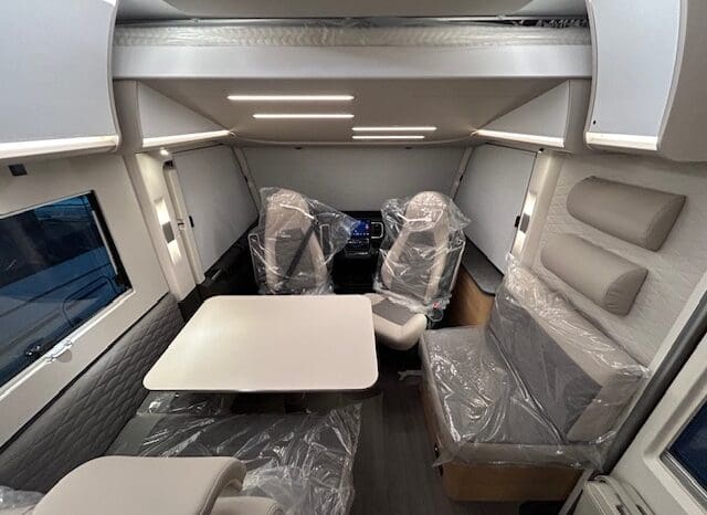 ADRIA SONIC PLUS 700 SL GARAGE LETTI GEMELLI GAMMA 2025 FARI LED E UCONNECT 10″ pieno