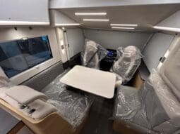 ADRIA SONIC PLUS 700 SL GARAGE LETTI GEMELLI GAMMA 2025 FARI LED E UCONNECT 10″ pieno