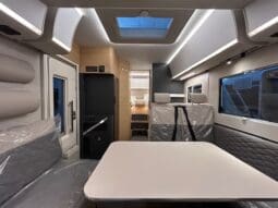 ADRIA SONIC PLUS 700 SL GARAGE LETTI GEMELLI GAMMA 2025 FARI LED E UCONNECT 10″ pieno