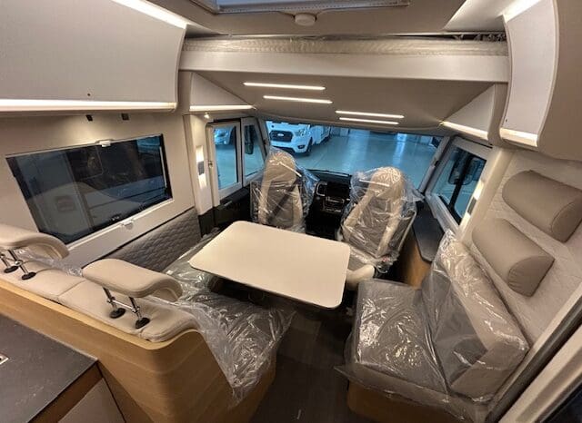 ADRIA SONIC PLUS 700 SL GARAGE LETTI GEMELLI GAMMA 2025 FARI LED E UCONNECT 10″ pieno