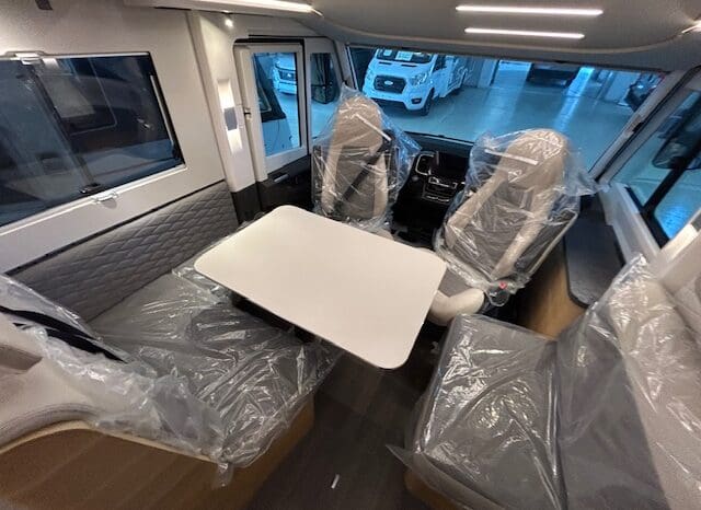 ADRIA SONIC PLUS 700 SL GARAGE LETTI GEMELLI GAMMA 2025 FARI LED E UCONNECT 10″ pieno