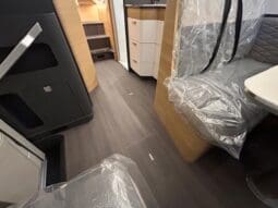 ADRIA SONIC PLUS 700 SL GARAGE LETTI GEMELLI GAMMA 2025 FARI LED E UCONNECT 10″ pieno