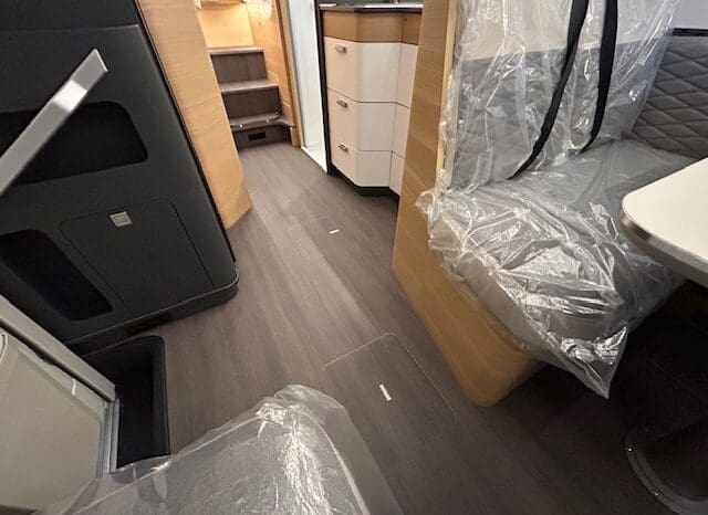 ADRIA SONIC PLUS 700 SL GARAGE LETTI GEMELLI GAMMA 2025 FARI LED E UCONNECT 10″ pieno