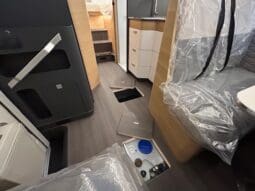 ADRIA SONIC PLUS 700 SL GARAGE LETTI GEMELLI GAMMA 2025 FARI LED E UCONNECT 10″ pieno