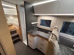 ADRIA SONIC PLUS 700 SL GARAGE LETTI GEMELLI GAMMA 2025 FARI LED E UCONNECT 10″ pieno