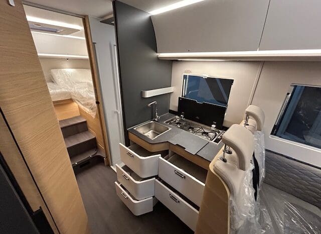 ADRIA SONIC PLUS 700 SL GARAGE LETTI GEMELLI GAMMA 2025 FARI LED E UCONNECT 10″ pieno