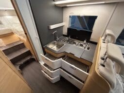 ADRIA SONIC PLUS 700 SL GARAGE LETTI GEMELLI GAMMA 2025 FARI LED E UCONNECT 10″ pieno