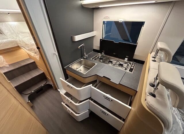 ADRIA SONIC PLUS 700 SL GARAGE LETTI GEMELLI GAMMA 2025 FARI LED E UCONNECT 10″ pieno