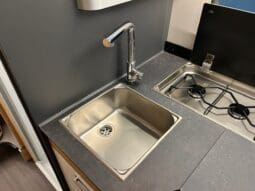 ADRIA SONIC PLUS 700 SL GARAGE LETTI GEMELLI GAMMA 2025 FARI LED E UCONNECT 10″ pieno