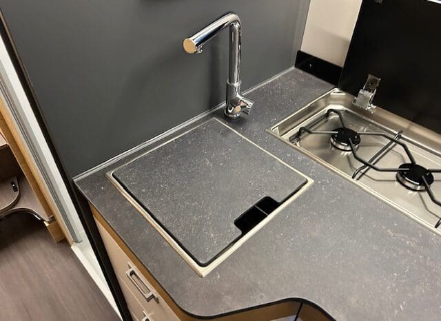 ADRIA SONIC PLUS 700 SL GARAGE LETTI GEMELLI GAMMA 2025 FARI LED E UCONNECT 10″ pieno