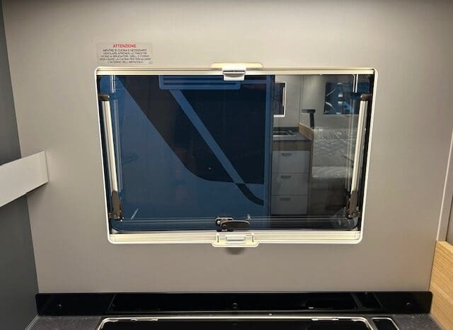 ADRIA SONIC PLUS 700 SL GARAGE LETTI GEMELLI GAMMA 2025 FARI LED E UCONNECT 10″ pieno