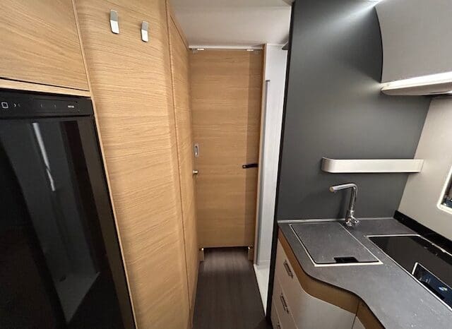 ADRIA SONIC PLUS 700 SL GARAGE LETTI GEMELLI GAMMA 2025 FARI LED E UCONNECT 10″ pieno