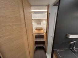 ADRIA SONIC PLUS 700 SL GARAGE LETTI GEMELLI GAMMA 2025 FARI LED E UCONNECT 10″ pieno