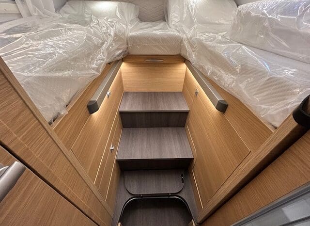 ADRIA SONIC PLUS 700 SL GARAGE LETTI GEMELLI GAMMA 2025 FARI LED E UCONNECT 10″ pieno