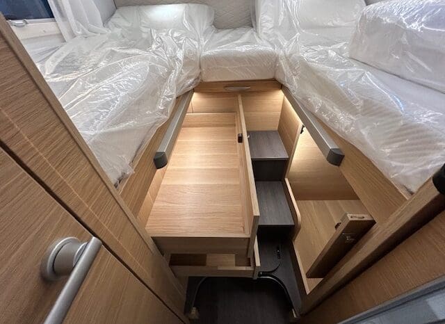 ADRIA SONIC PLUS 700 SL GARAGE LETTI GEMELLI GAMMA 2025 FARI LED E UCONNECT 10″ pieno