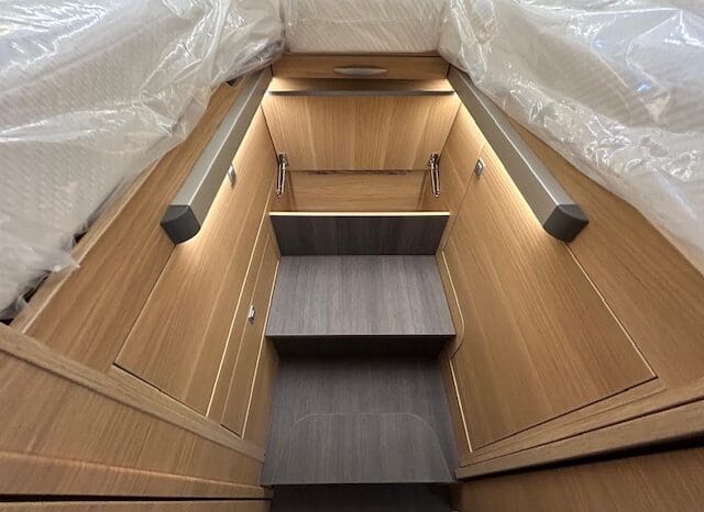 ADRIA SONIC PLUS 700 SL GARAGE LETTI GEMELLI GAMMA 2025 FARI LED E UCONNECT 10″ pieno