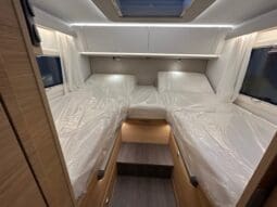 ADRIA SONIC PLUS 700 SL GARAGE LETTI GEMELLI GAMMA 2025 FARI LED E UCONNECT 10″ pieno