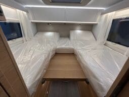 ADRIA SONIC PLUS 700 SL GARAGE LETTI GEMELLI GAMMA 2025 FARI LED E UCONNECT 10″ pieno