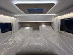 ADRIA SONIC PLUS 700 SL GARAGE LETTI GEMELLI GAMMA 2025 FARI LED E UCONNECT 10″ pieno