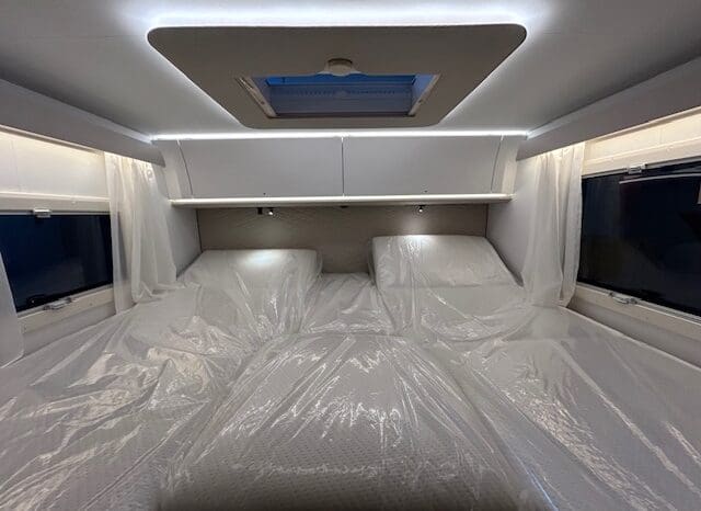 ADRIA SONIC PLUS 700 SL GARAGE LETTI GEMELLI GAMMA 2025 FARI LED E UCONNECT 10″ pieno