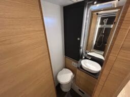 ADRIA SONIC PLUS 700 SL GARAGE LETTI GEMELLI GAMMA 2025 FARI LED E UCONNECT 10″ pieno