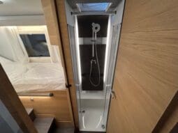 ADRIA SONIC PLUS 700 SL GARAGE LETTI GEMELLI GAMMA 2025 FARI LED E UCONNECT 10″ pieno