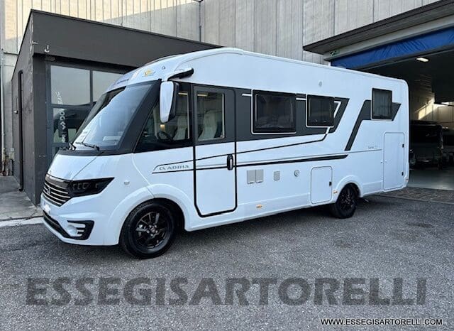 ADRIA SONIC PLUS 700 SL GARAGE LETTI GEMELLI GAMMA 2025 FARI LED E UCONNECT 10″ pieno