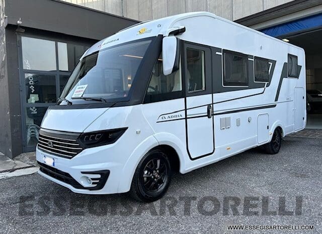 ADRIA SONIC PLUS 700 SL GARAGE LETTI GEMELLI GAMMA 2025 FARI LED E UCONNECT 10″ pieno
